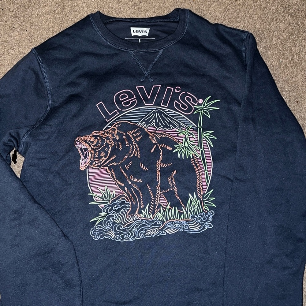 Levi’s sweatshirt